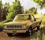 Dodge D100 Conventional Cab Sweptline Pickup Custom Special Pkg. 1975 года